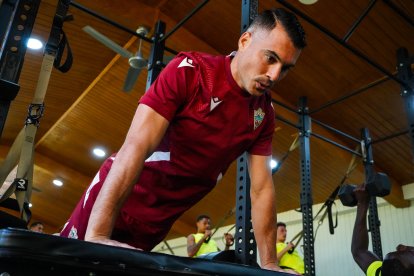 Andrés Fernández viene de ascender a Primera con el Levante.