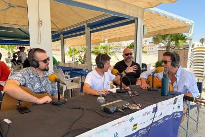 Rizo y Chema Alonso interpretaron en directo el último lanzamiento del huercalense denominado ‘Indalo’.