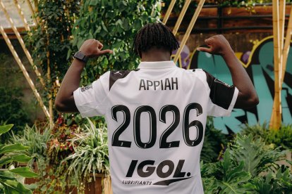 Camiseta con el año en el que finalizará contrato.