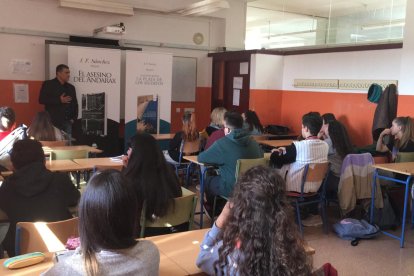 J. F. Sánchez en un colegio de Almería, en una de sus charlas