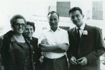 Doña Paca, doña Ascensión, Manolo Saberes y José Mari en la boda de Juanita Pardo.