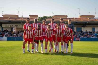 El once del Almería en el campo de 'El Rubial'.