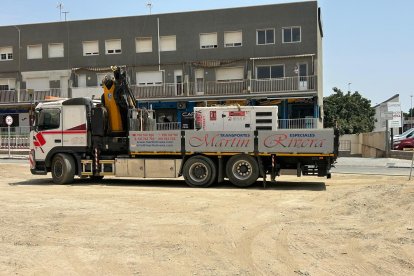 Trabajos junto al puente de la Avenida del Mediterráneo