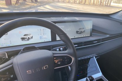 Doble pantalla de 12,3 y materiales de excelente calidad en su interior