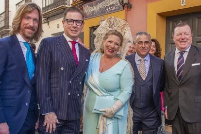 Ken Appledon, pareja de Jorge Cadaval junto a su hermana Maite, su marido Alberto Fernández y César Cadaval.