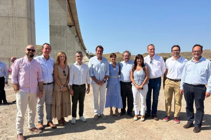 Visita de los ministros al Viaducto de los Feos.