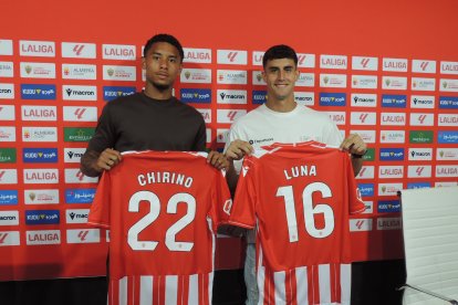 Los dos laterales derechos para el nuevo proyecto rojiblanco.