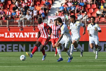 Dion Lopy será el líder del centro del campo junto a Sergio Arribas.