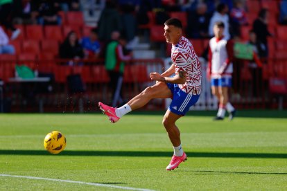 Myrto Uzuni se marchó en plena Liga y la historia se va a repetir con Lucas Boyé.