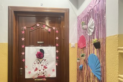 Rellano decorado con los motivos de la Feria de Almería