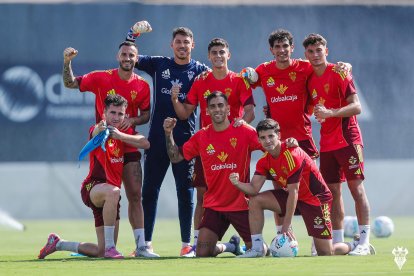 Tras el punto en Almería Morcillo posa en Albacete con algunos compañeros.