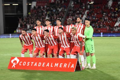 El Almería se cimenta en futbolistas de la categoría de Lopy.