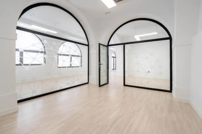 La propiedad también cuenta con un amplio local comercial.