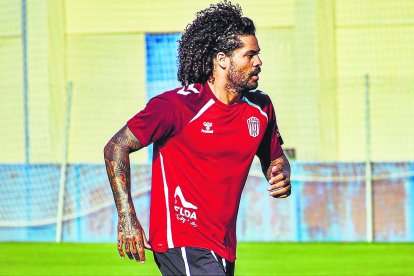 Estaba entrenando con el Eldense de la 1ª RFEF.