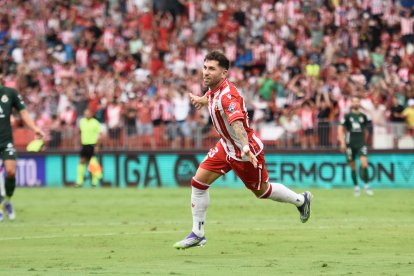 Embarba culmina una jugada de fantasía para hacer el primero ante el Racing.