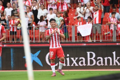 Nico Melamed se sumaba a la fiesta del gol ante el líder.