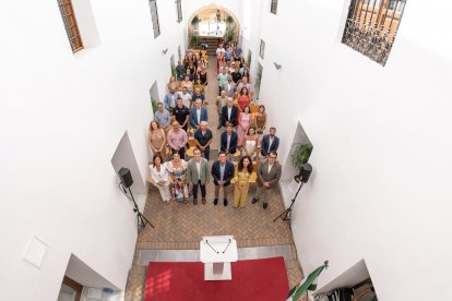 Foto de familia tras la inauguración de las obras de rehabilitación.