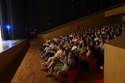 Los veratenses se volcaron acudiendo al auditorio.