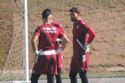 Maximiano sigue en el Almería.