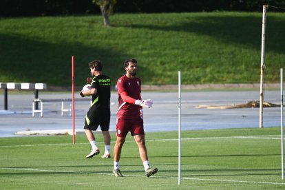 Luis Maximiano sigue entrenando a la espera de una llamada.