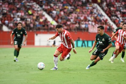 Tomando la responsabilidad del ataque en todo momento.