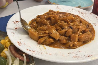 La jibia en salsa del Club de la 3º Edad.