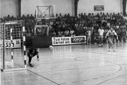 El pabellón se ponía a reventar con una afición entregada.