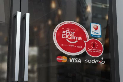 El distintivo que se entrega a los negocios adheridos.