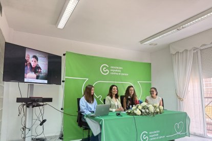 Celia García, Magdalena Canero, Alba Esteban y María del Mar Estévez en la rueda de prensa.