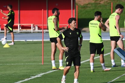 El entrenador catalán espera acertar en el once.