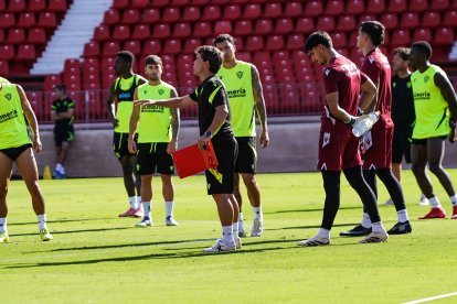 El técnico del Almería apunta a Las Palmas.