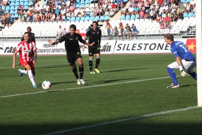 Aleix Vidal en su primer partido con la rojiblanca en pretemporada contra el Valencia.