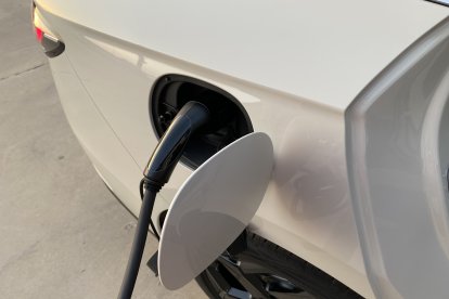 Carga eléctrica que permite hasta 140 km de autonomía en ciudad