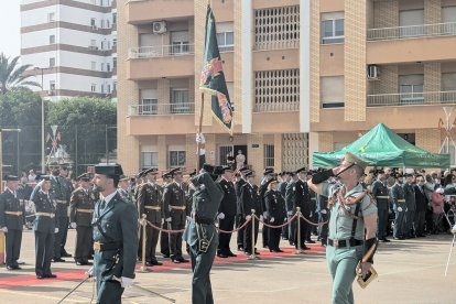 El solemne desfile de la Guardia Civil en honor a la Virgen del Pilar