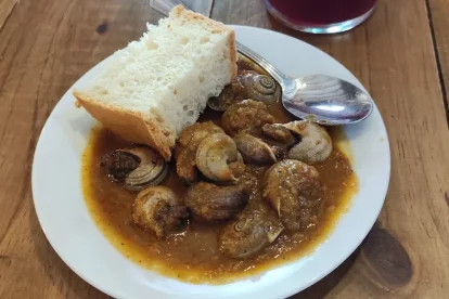 Plato de caracoles del Restaurante Alkanzyya.