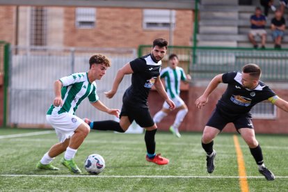 Se desenvuelve muy bien en ataque en un Huércal que lo recibió con los brazos abiertos desde el primer día de la temporada.