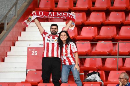 Aficionados en el partido ante el Zaragoza donde no hubo ni 13.500 espectadores.