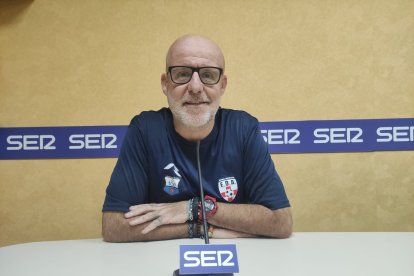 “No tengo secretarios técnicos, ni tampoco deportivos… soy el fundador, el director y me encargo de todo; soy muy feliz”.