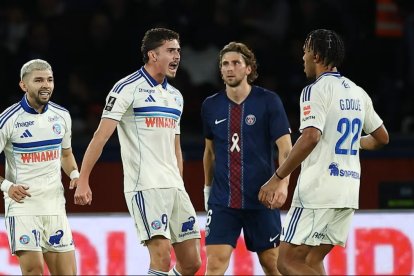 Panichelli le hace dos goles al campeón de Europa y conquista París.