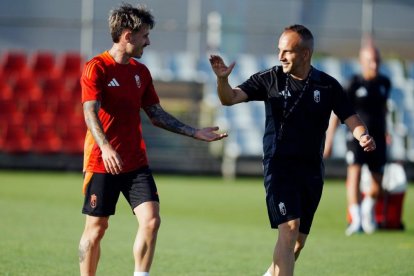 Maikel, de negro, en su etapa en el Granada.