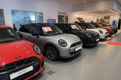 Modelos MINI con diferentes motorizaciones y acabados