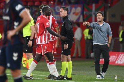 Momento en el que es cambiado Lopy.