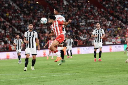 Arnau lo da todo en el campo y por ello siempre es aplaudido por el público.