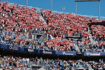 Los seguidores del Almería la pasada temporada en La Rosaleda.