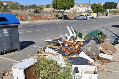 Aspecto horas atrás de una de las zonas de contenedores.