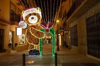 Iluminación Navideña de una de las plazas de un pueblo por Romar.