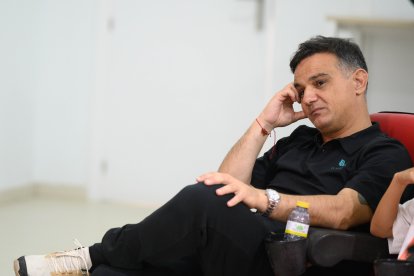 João Gonçalves se prepara para ir al mercado de invierno.