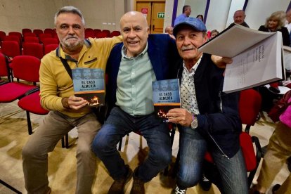 Antonio Torres se emocionó con la presencia de José Rojas de El Largo, barriada de Cuevas y Juan García Aguado de Carboneras.