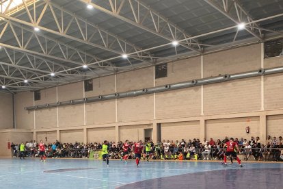 Un instante durante el partido disputado en el pabellón de Pescadería.