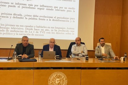 Los tres directores participantes en el evento junto a Antonio 'Chacho' Torres, moderador.